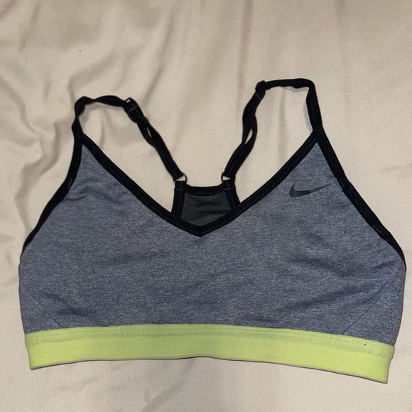🌵Nike Sports Bra🌵 - Picture 1 of 2
